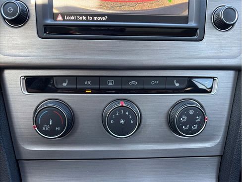 Used 2017 Volkswagen Golf Wolfsburg Edition image 28