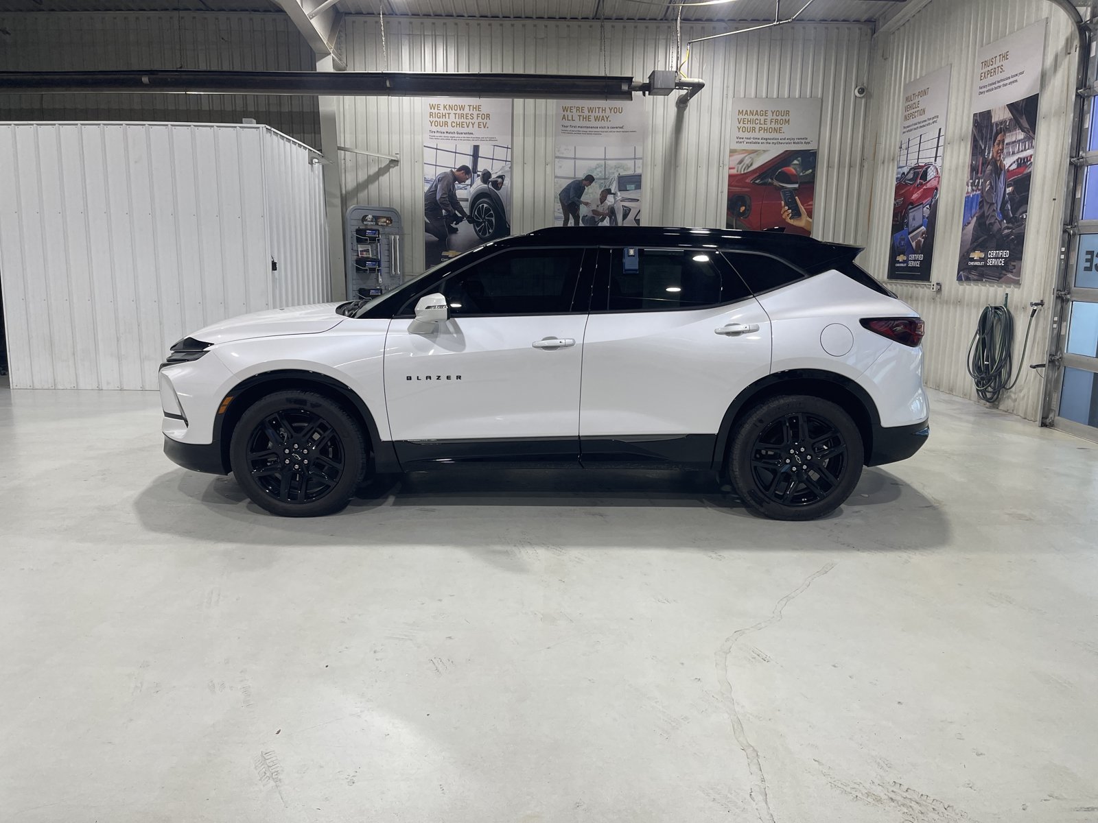 Used 2024 Chevrolet Blazer RS w/ Driver Confidence II Package AWD/4WD image 9