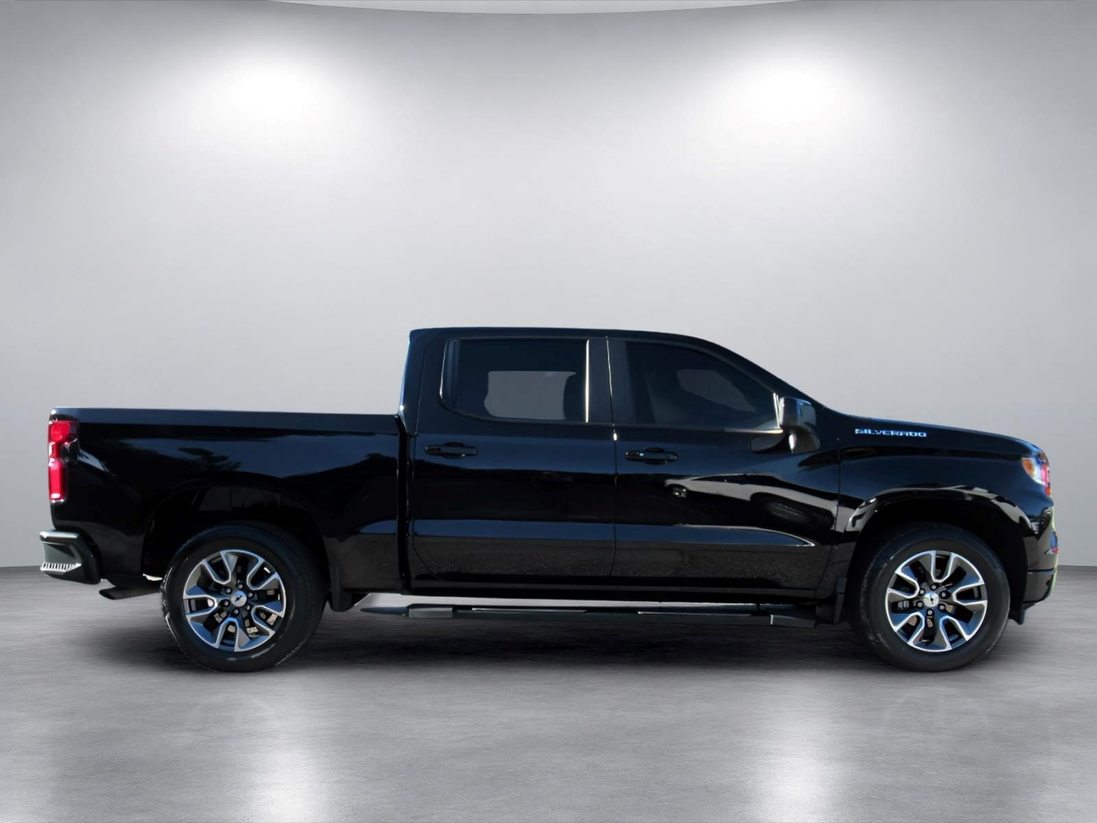 Used 2023 Chevrolet Silverado 1500 RST RWD image 2