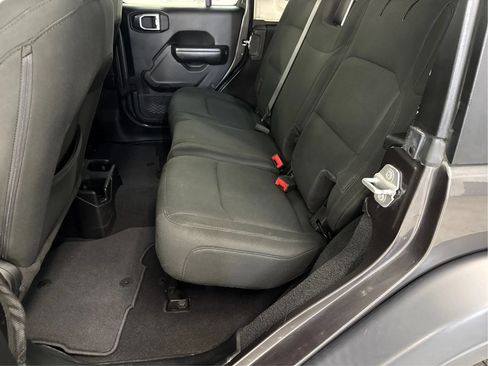 Used 2018 Jeep Wrangler Unlimited Sport S AWD/4WD image 14