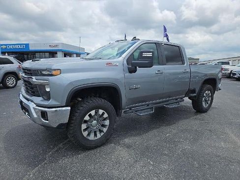 Used 2025 Chevrolet Silverado 2500 LT w/ Texas Edition AWD/4WD image 2