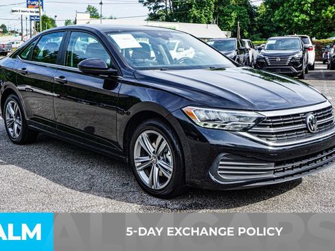 Used 2024 Volkswagen Jetta SE FWD image 3