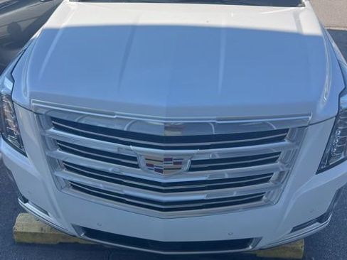 Used 2018 Cadillac Escalade Platinum image 1