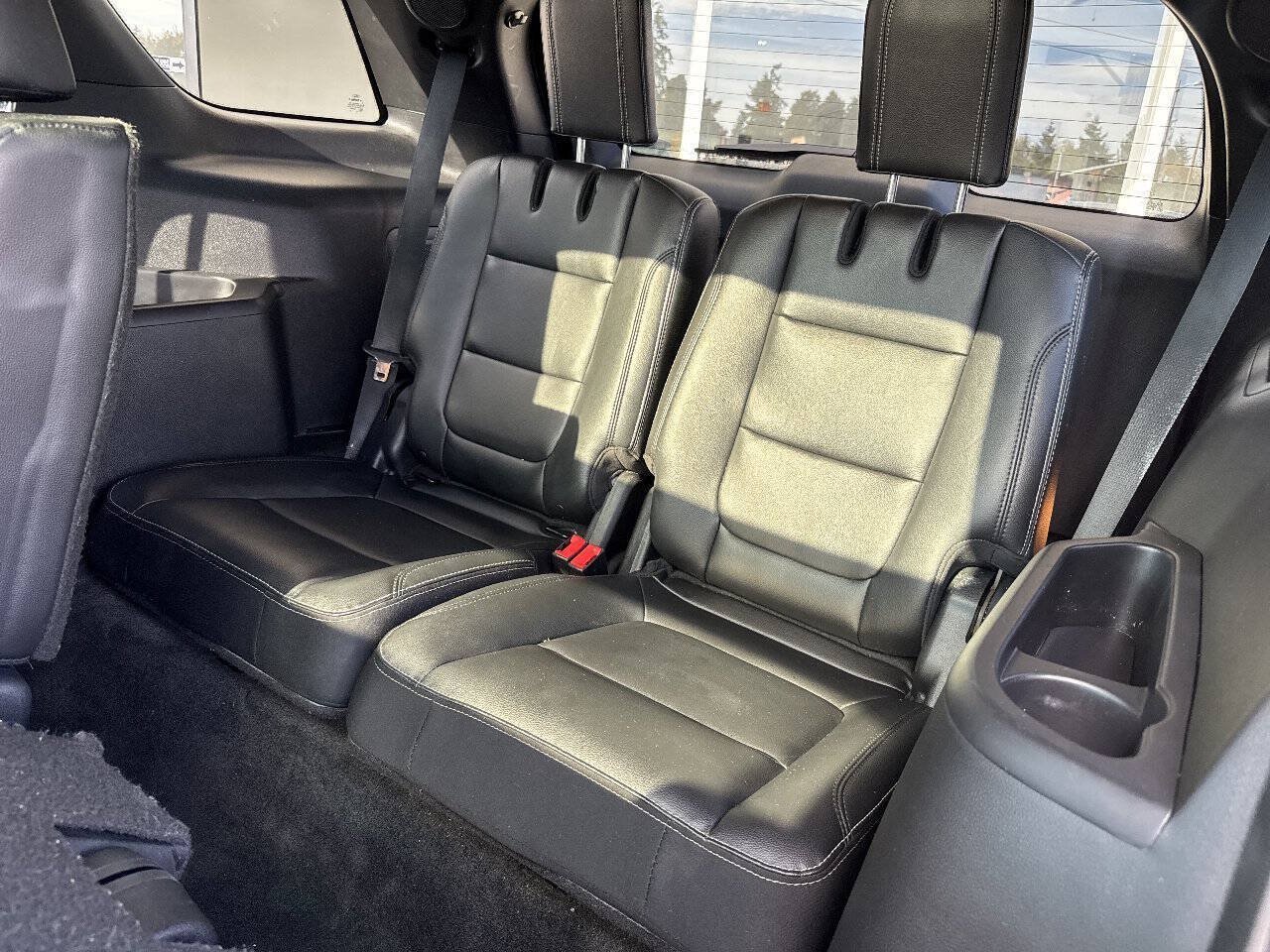 Used 2016 Ford Explorer Limited w/ Equipment Group 301A AWD/4WD image 30
