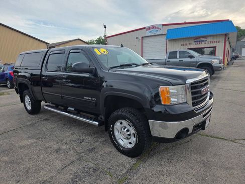 Used 2010 GMC Sierra 2500 SLT w/ Entertainment Package AWD/4WD image 2