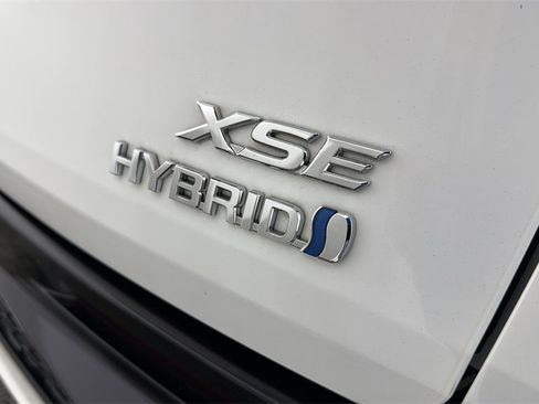 Used 2024 Toyota Sienna XSE image 39