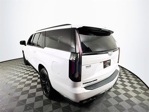 Used 2022 Cadillac Escalade ESV Sport Platinum w/ LPO, ONYX Package image 5