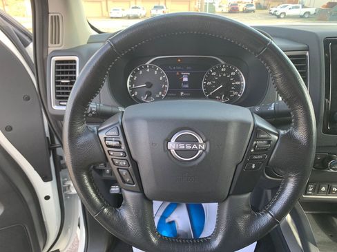 Used 2022 Nissan Frontier SV image 15