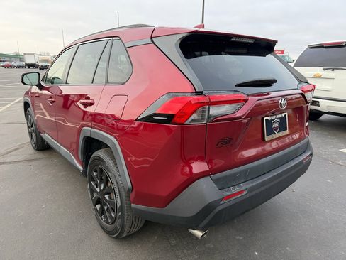 Used 2019 Toyota RAV4 LE image 5
