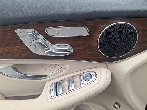 Used 2022 Mercedes-Benz GLC 300 4MATIC image 13