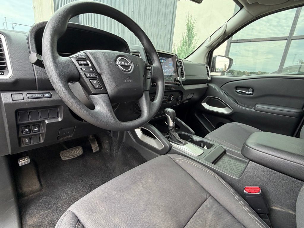 Used 2023 Nissan Frontier SV AWD/4WD image 7