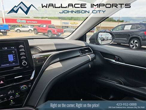 Used 2024 Toyota Camry SE image 10