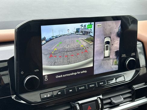 Used 2023 Nissan Pathfinder Platinum w/ Black Appearance Package image 20