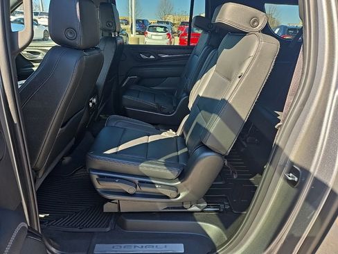 Used 2022 GMC Yukon XL Denali image 31