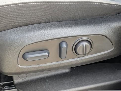 Used 2024 Chevrolet Equinox LS w/ LS Convenience Package FWD image 19