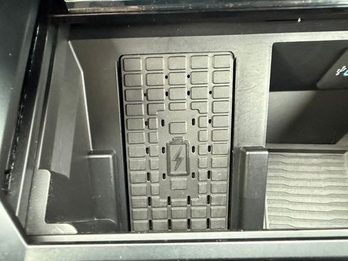 Used 2024 Ford F250 Lariat w/ Chrome Package image 25