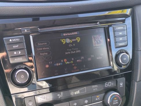 Used 2018 Nissan Rogue SV w/ Premium Package FWD image 21