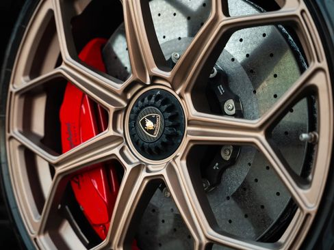 Used 2021 Lamborghini Aventador SVJ AWD/4WD image 32