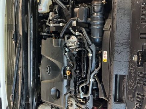 Used 2021 Toyota Camry SE w/ Cold Weather Package image 13