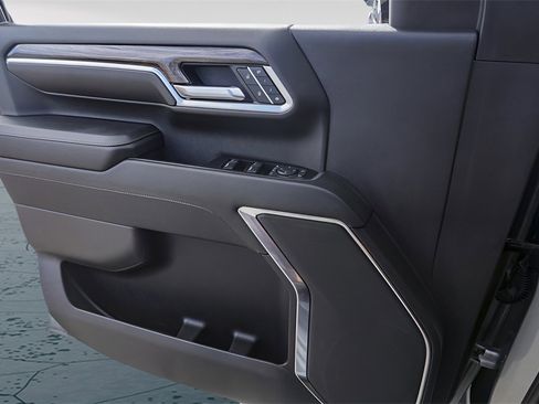 Used 2025 Chevrolet Silverado 2500 LTZ image 24