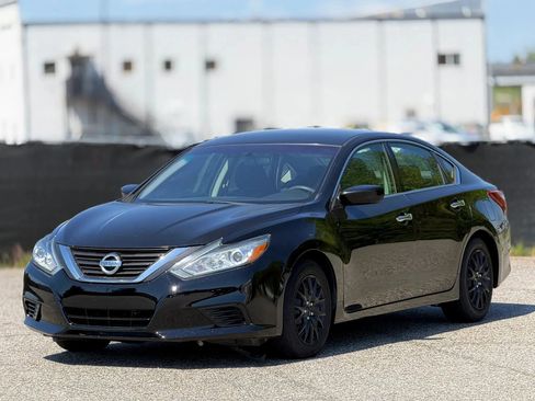 Used 2018 Nissan Altima 2.5 S w/ S Convenience Package image 6