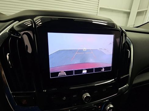 Used 2020 Chevrolet Traverse LT FWD image 19