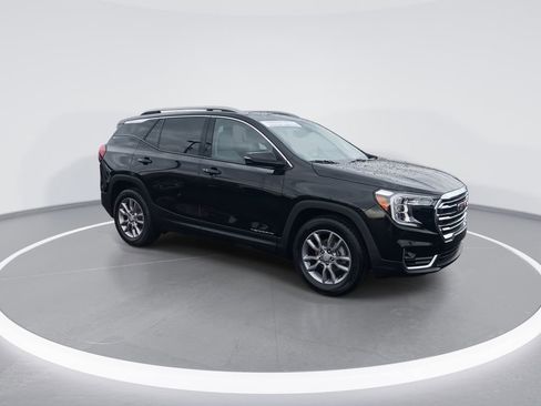 Used 2024 GMC Terrain SLT FWD image 2