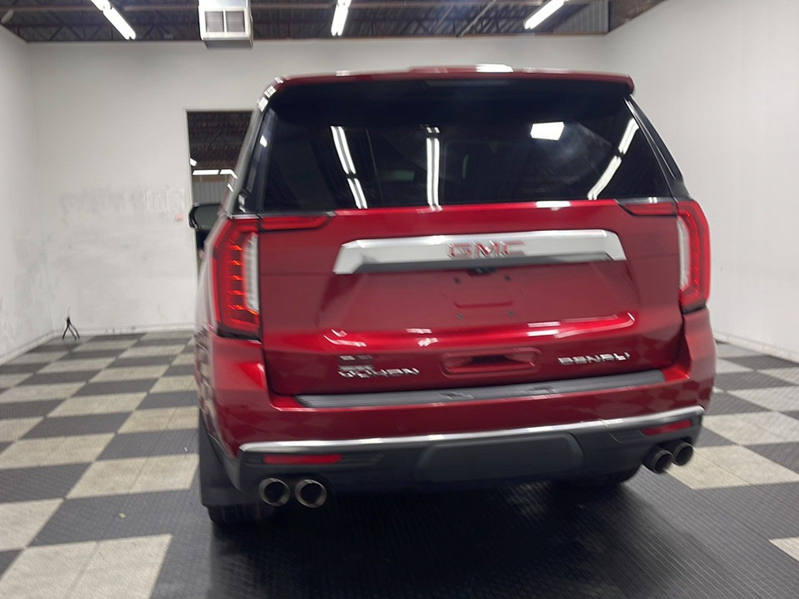 Used 2021 GMC Yukon Denali w/ Denali Premium Package AWD/4WD image 18