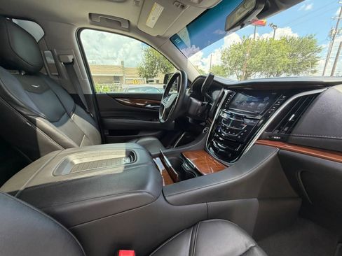 Used 2020 Cadillac Escalade ESV Luxury RWD image 21