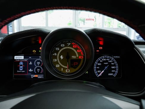 Used 2020 Ferrari Portofino image 40