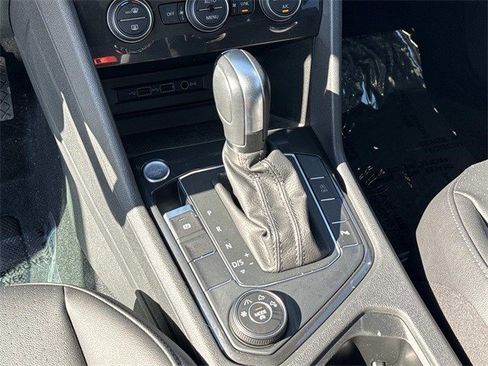 Used 2020 Volkswagen Tiguan SEL image 23