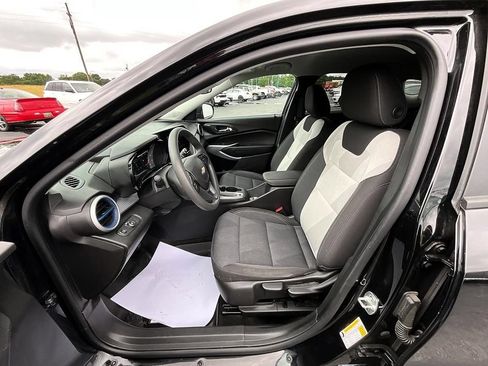 Used 2025 Chevrolet Trax LS w/ Driver Confidence Package FWD image 15