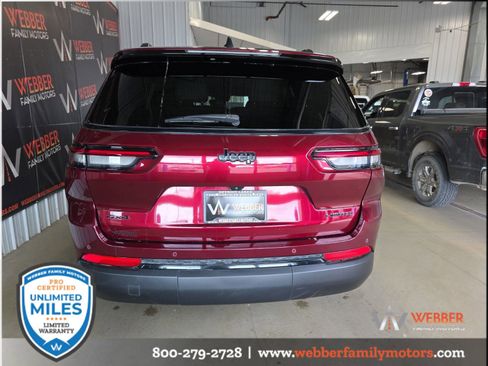 Used 2024 Jeep Grand Cherokee L Limited w/ Black Appearance Package AWD/4WD image 6
