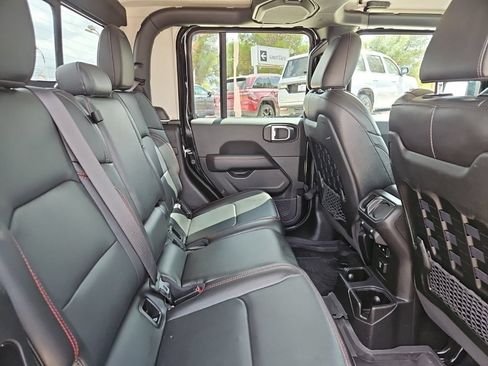 Used 2023 Jeep Gladiator Rubicon w/ Trailer Tow Package AWD/4WD image 26