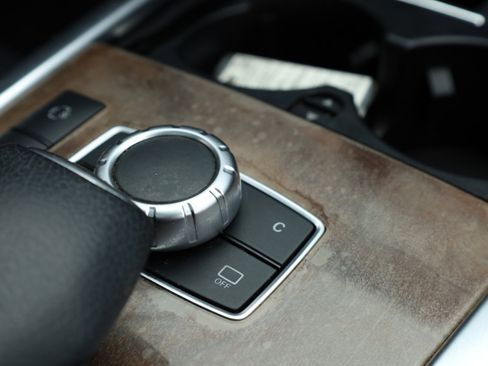 Used 2016 Mercedes-Benz E 350 Sedan image 33