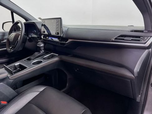 Used 2021 Toyota Sienna XSE image 44