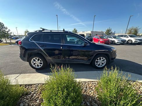 Used 2016 Jeep Cherokee Latitude w/ Safety/Convenience Group FWD image 3