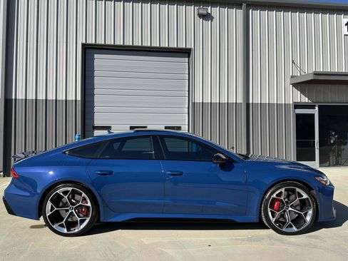 Used 2025 Audi RS 7 Performance w/ Black Optic Package image 3