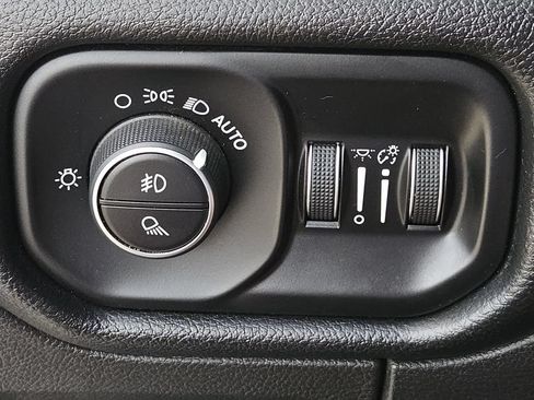 Used 2019 RAM 1500 Big Horn RWD image 15