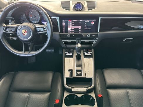 Certified 2024 Porsche Macan image 6