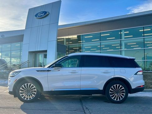 Used 2023 Lincoln Aviator AWD w/ Premium Package image 2