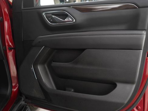 Used 2023 GMC Yukon SLE AWD/4WD image 9