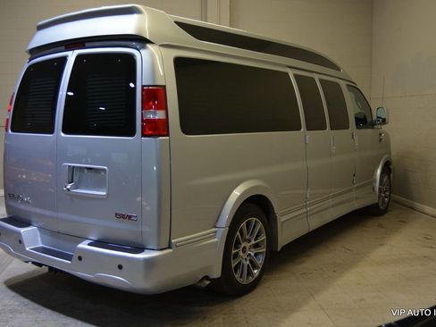Used 2020 GMC Savana 2500 Extended w/ Enhanced Convenience Package image 4