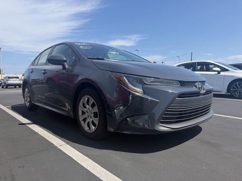 Used 2026 Toyota Corolla LE FWD image 3