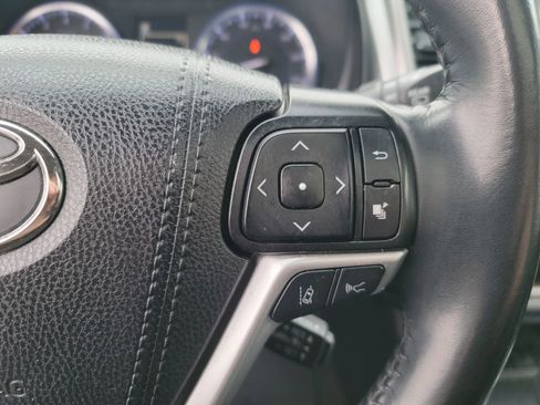 Used 2019 Toyota Highlander XLE image 27