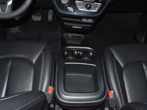 Certified 2025 Chrysler Pacifica Select FWD image 27