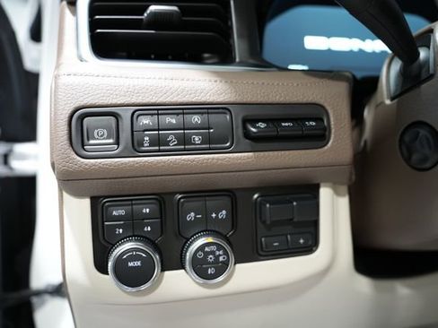 Used 2023 GMC Yukon XL Denali image 15