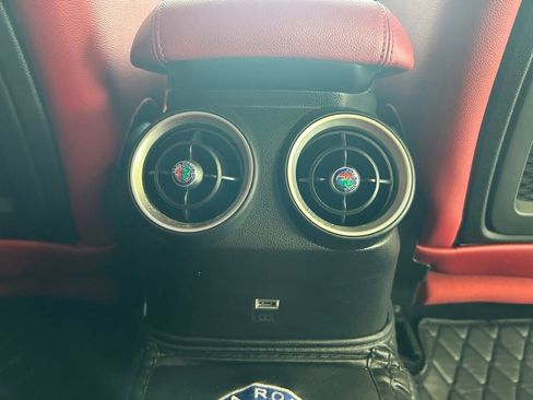 Used 2018 Alfa Romeo Giulia RWD image 28