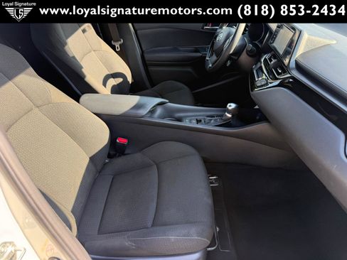 Used 2018 Toyota C-HR XLE FWD image 28