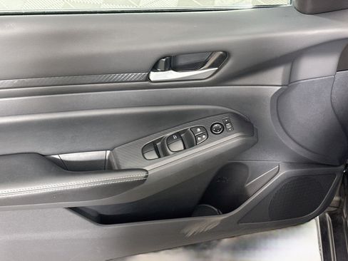 Used 2025 Nissan Altima 2.5 SV FWD image 15